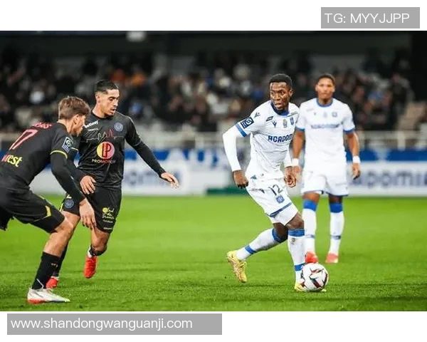 克莱蒙与图卢兹的激烈对决揭示法甲新赛季的竞争格局与球队实力分析